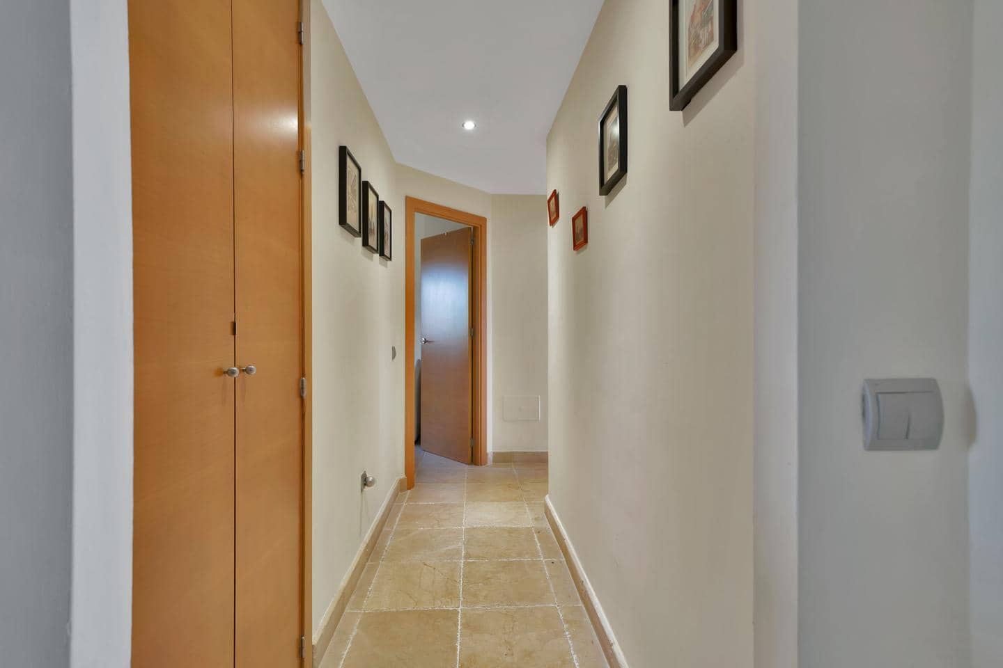 3 sypialnia Mieszkanie na sprzedaż w Benahavis z basenem garażem - 750 000 € (Ref: 9170436)