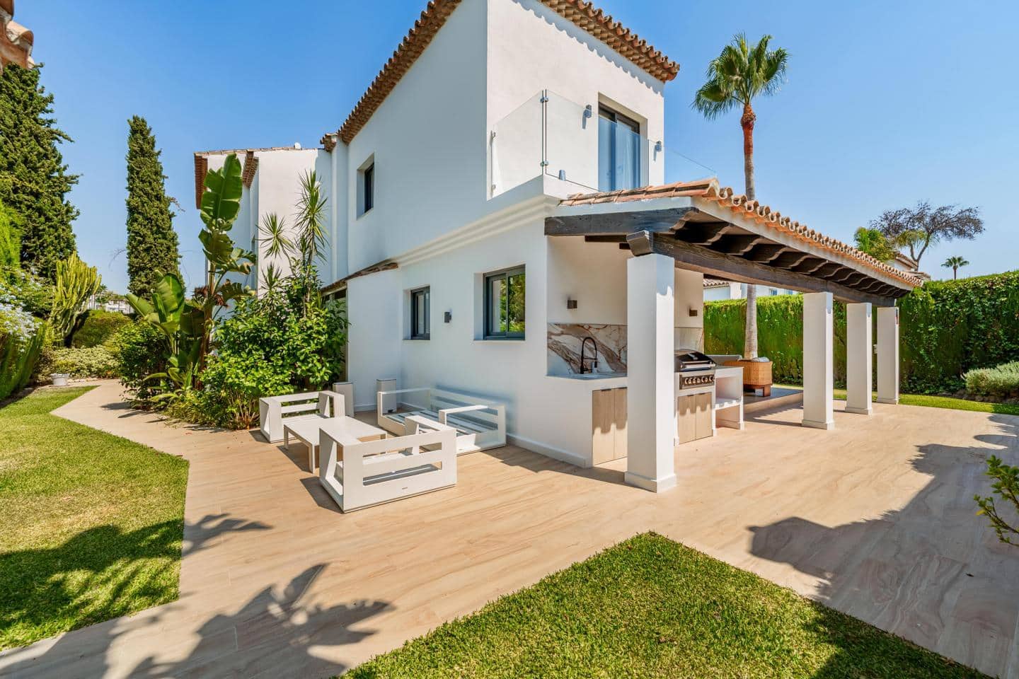 4 sovrum Villa till salu i Marbella med pool garage - 2 700 000 € (Ref: 9181505)