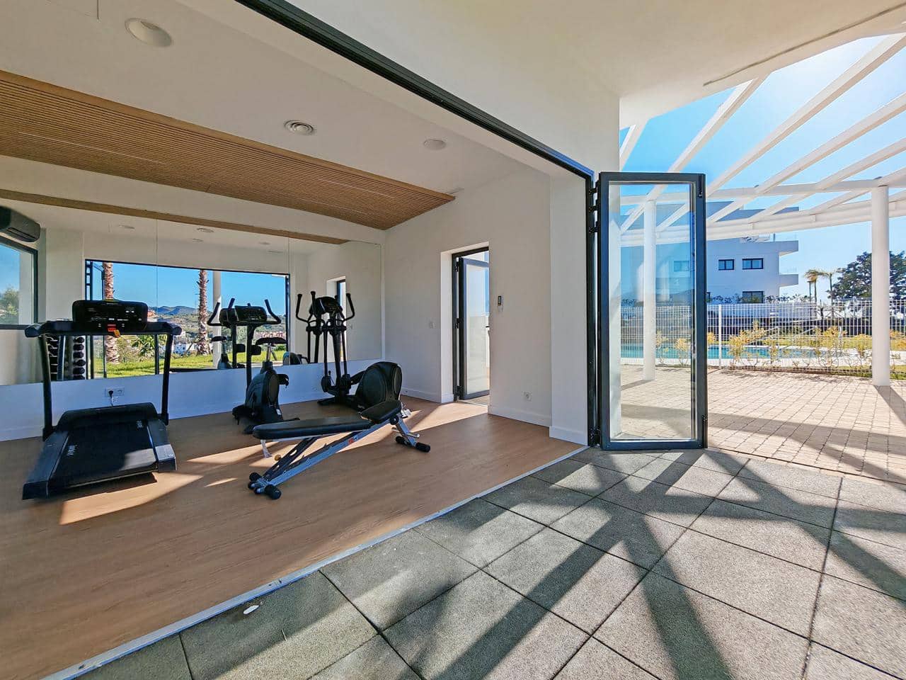 2 makuuhuone Asunto myytävänä paikassa Estepona mukana uima-altaan 
autotalli - 460 000 € (Ref: 9181897)