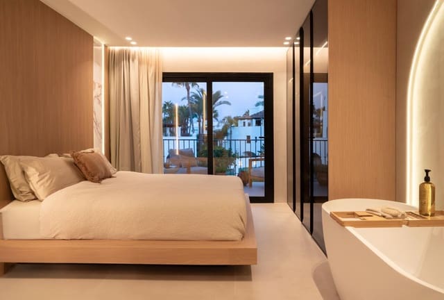 4 sypialnia Willa na sprzedaż w Puerto Banus, Marbella z basenem garażem - 1 450 000 € (Ref: 9199981)