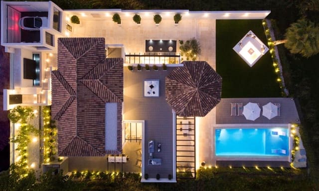 5 soverom Villa til salgs i Aloha Golf, Marbella med svømmebasseng garasje - € 4 975 000 (Ref: 9211613)