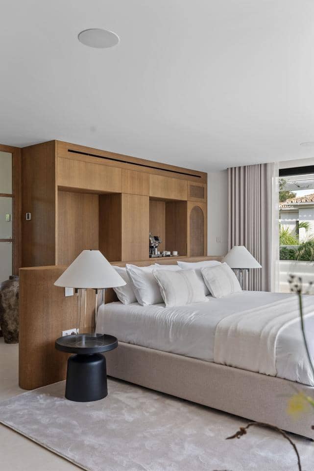 4 bedroom Villa for sale in Marbella with pool garage - € 7,495,000 (Ref: 9221545)