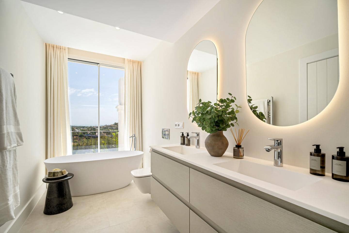 4 sypialnia Mieszkanie na sprzedaż w Benahavis z basenem garażem - 1 875 000 € (Ref: 9226092)