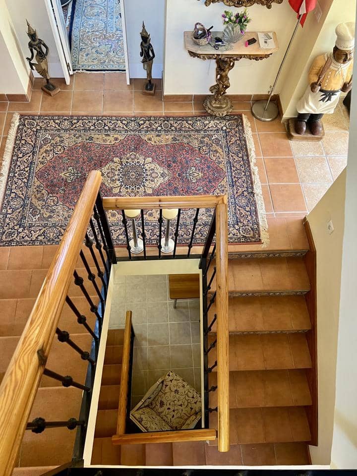 8 soveværelse Finca/Landehus til salg i Estepona med swimmingpool garage - € 1.190.000 (Ref: 9232090)