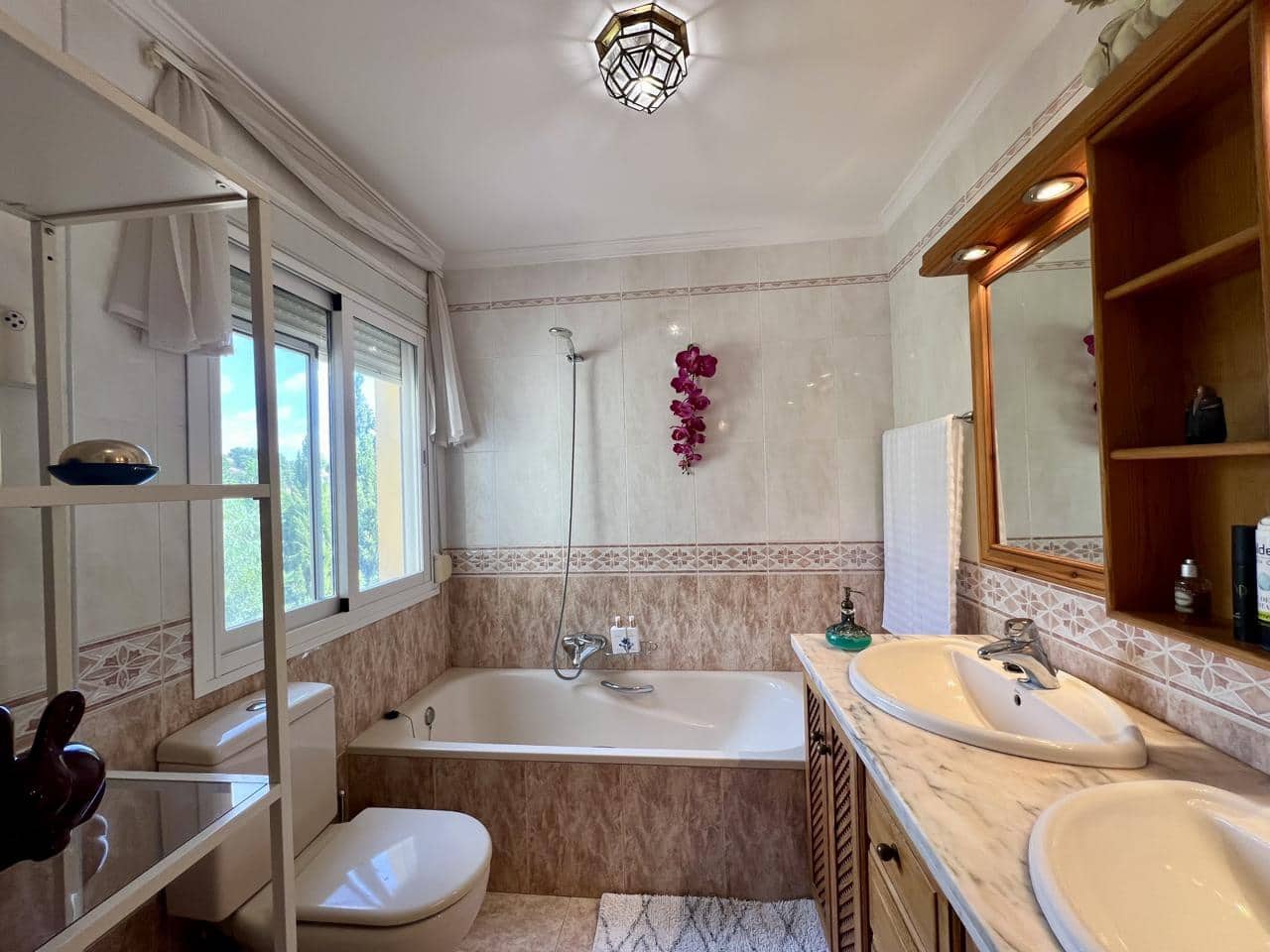 8 soveværelse Finca/Landehus til salg i Estepona med swimmingpool garage - € 1.190.000 (Ref: 9232090)