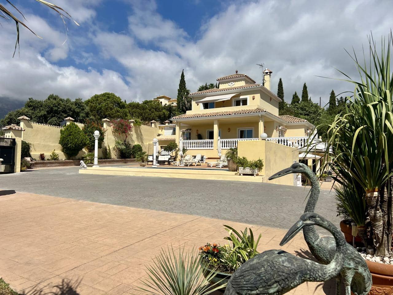 8 soveværelse Finca/Landehus til salg i Estepona med swimmingpool garage - € 1.190.000 (Ref: 9232090)