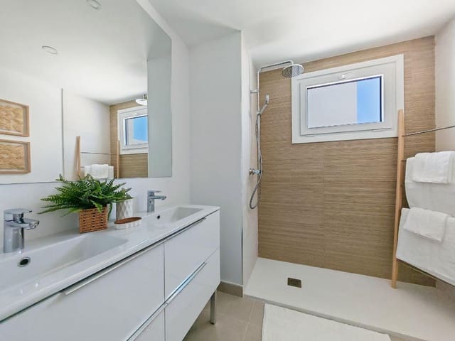 3 bedroom Flat for sale in Bel-Air, Estepona with pool garage - € 695,000 (Ref: 9238786)