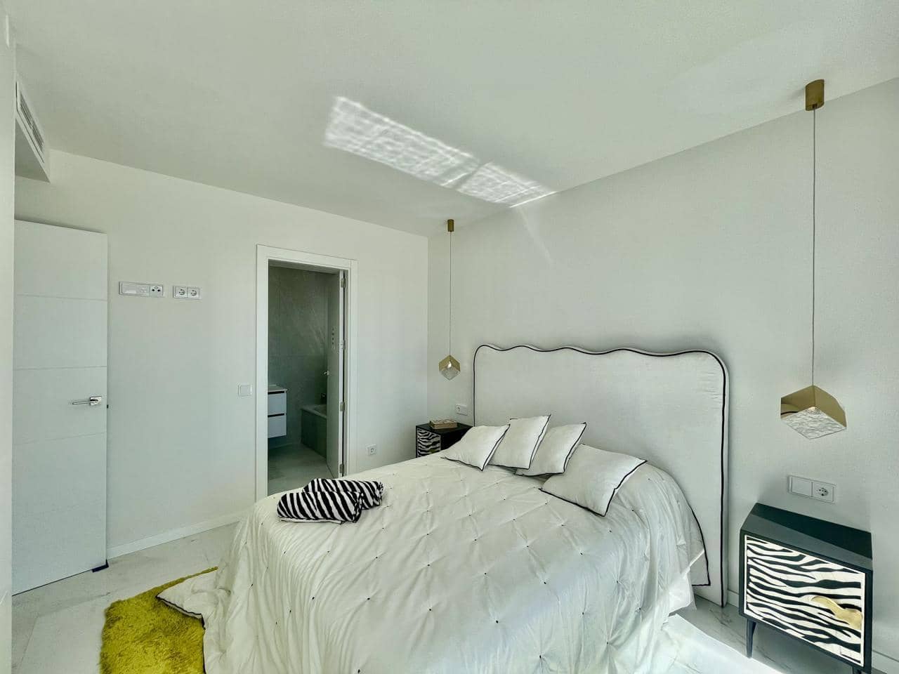 3 chambre Appartement à vendre à Estepona avec piscine garage - 725 000 € (Ref: 9256559)