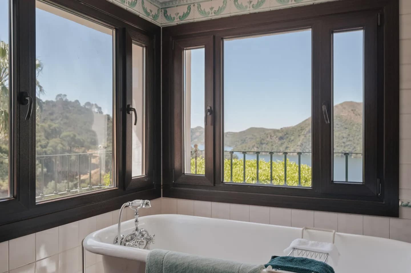 6 soveværelse Finca/Landehus til salg i Istan med swimmingpool garage - € 4.995.000 (Ref: 9275404)