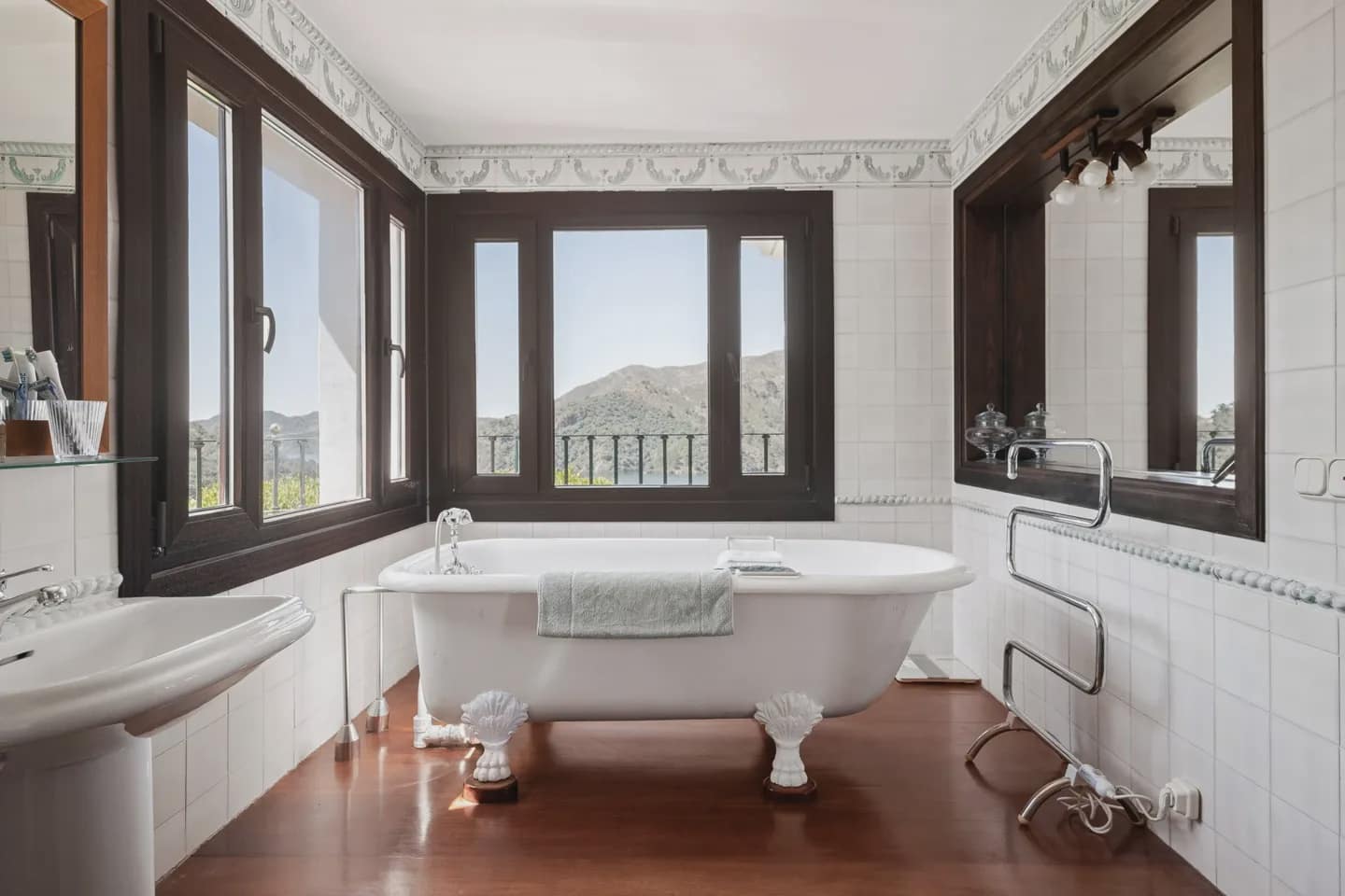 6 soveværelse Finca/Landehus til salg i Istan med swimmingpool garage - € 4.995.000 (Ref: 9275404)