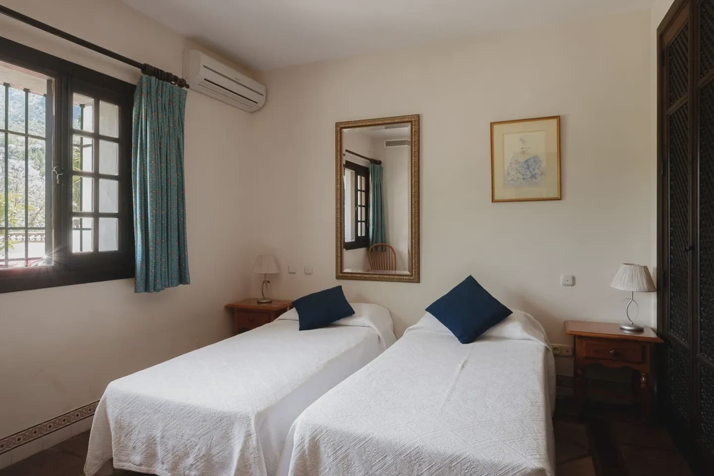 6 soveværelse Finca/Landehus til salg i Istan med swimmingpool garage - € 4.995.000 (Ref: 9275404)