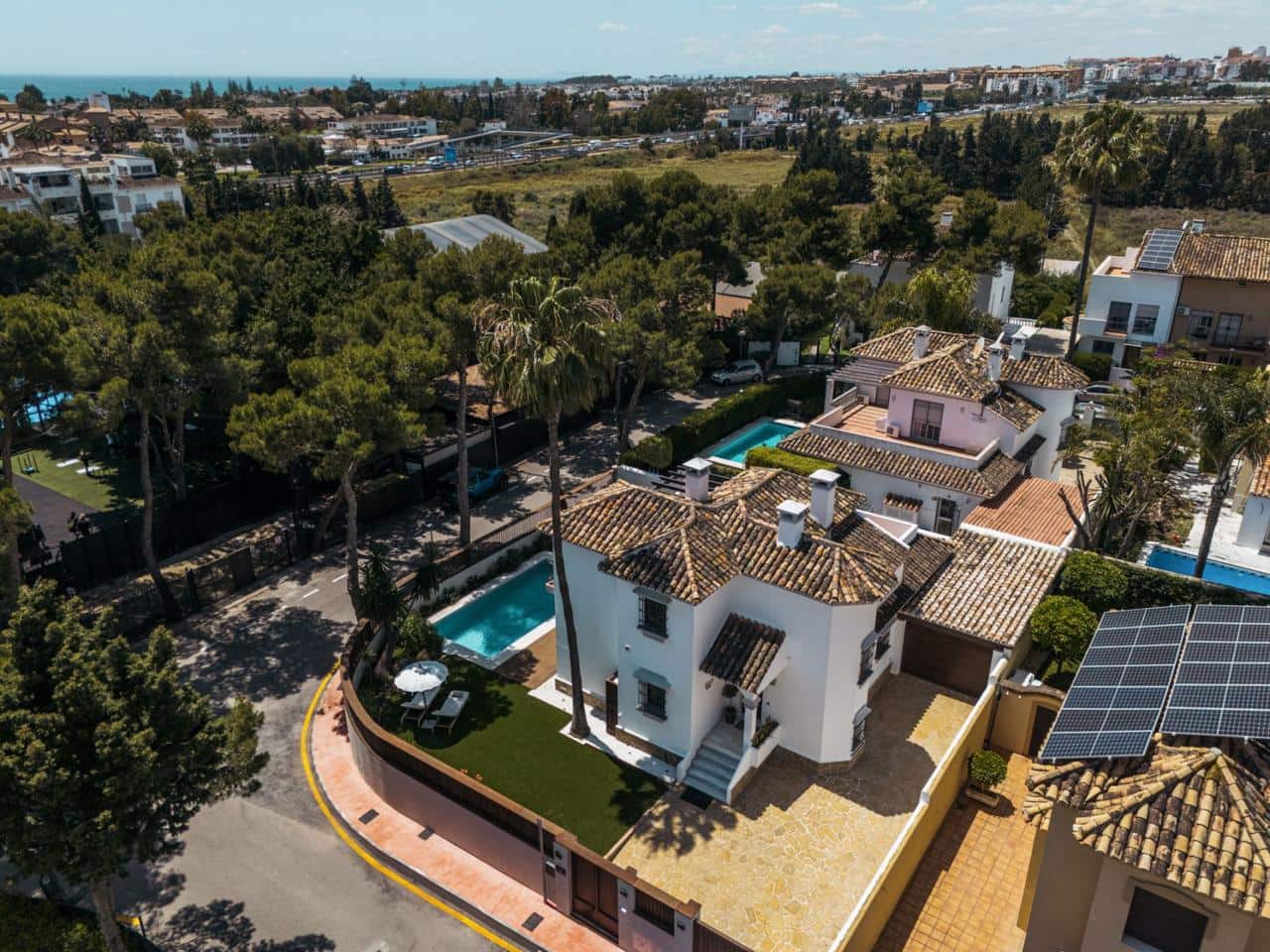 6 sypialnia Willa na sprzedaż w Marbella z basenem garażem - 2 150 000 € (Ref: 9275406)