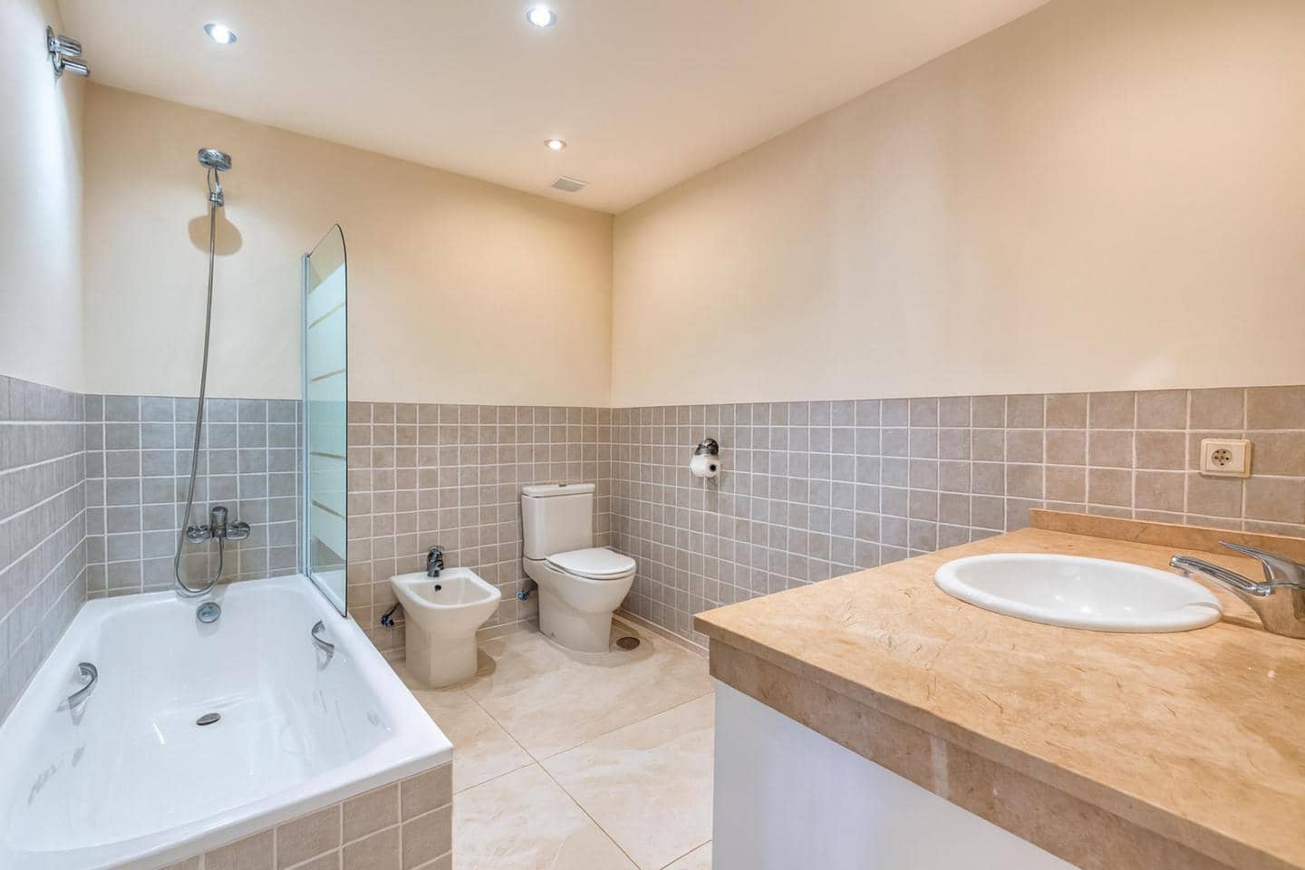 4 sovrum Villa till salu i El Paraiso med pool garage - 650 000 € (Ref: 9308964)