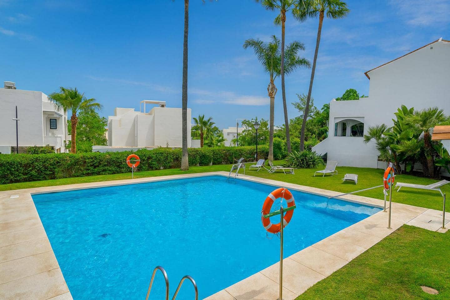 4 sovrum Villa till salu i El Paraiso med pool garage - 650 000 € (Ref: 9308964)