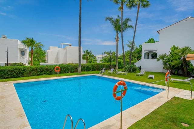 4 sovrum Villa till salu i El Paraiso, Estepona med pool garage - 650 000 € (Ref: 9308964)