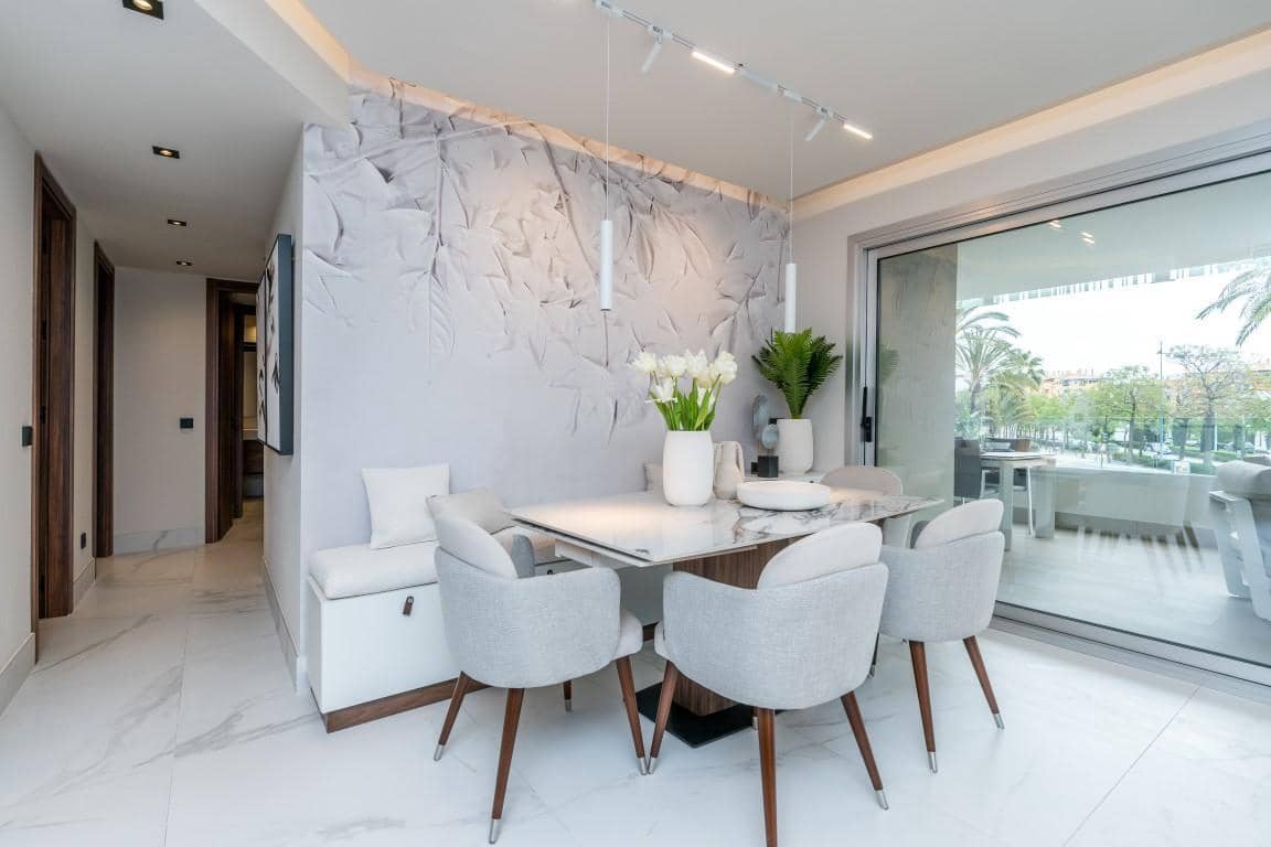 2 bedroom Flat for sale in Marbella with pool garage - € 645,000 (Ref: 9324509)