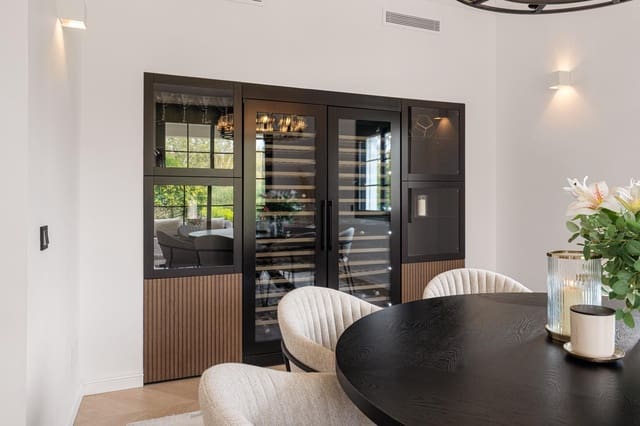 6 makuuhuone Huvila myytävänä paikassa Nueva Atalaya, Estepona mukana uima-altaan 
autotalli - 2 895 000 € (Ref: 9329729)