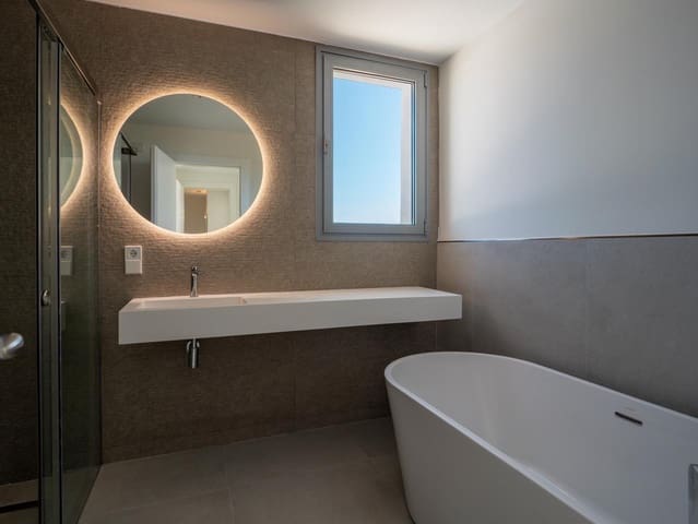 3 sovrum Villa till salu i Guadalmina Alta, Marbella med pool garage - 1 380 000 € (Ref: 9337342)