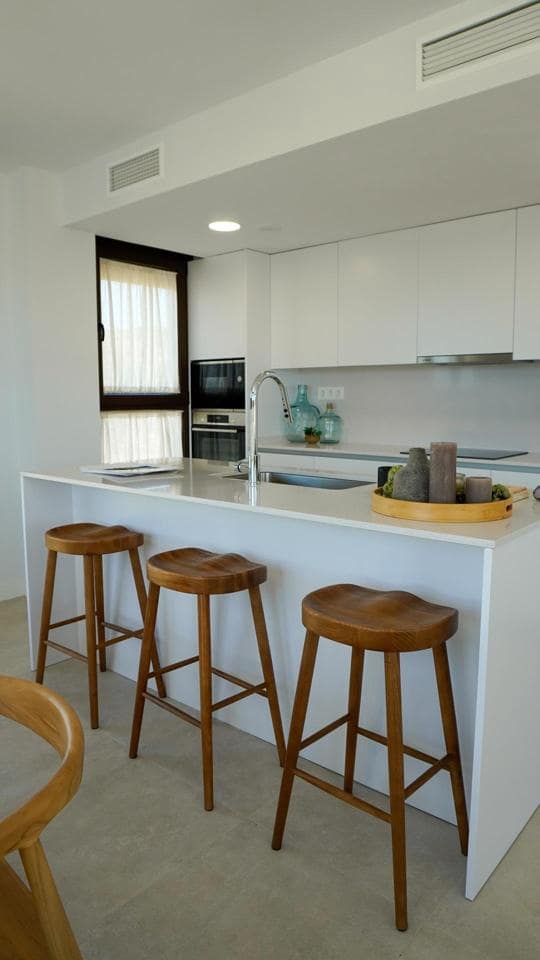 Piso de 3 habitaciones en Estepona en venta con piscina garaje - 739.000 € (Ref: 9348748)