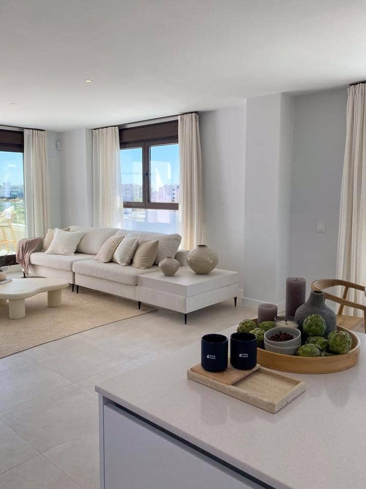 Piso de 3 habitaciones en Estepona en venta con piscina garaje - 739.000 € (Ref: 9348748)