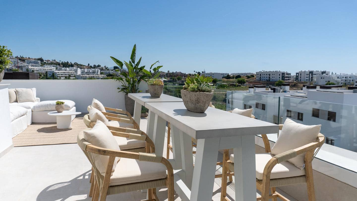 Piso de 3 habitaciones en Estepona en venta con piscina garaje - 739.000 € (Ref: 9348748)