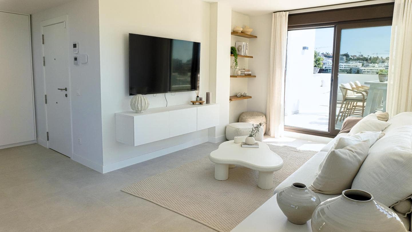 Piso de 3 habitaciones en Estepona en venta con piscina garaje - 739.000 € (Ref: 9348748)