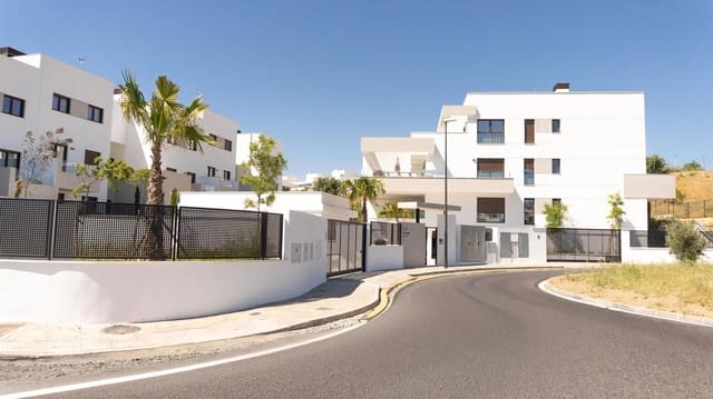 Piso de 3 habitaciones en Bahía Dorada, Estepona en venta con piscina garaje - 739.000 € (Ref: 9348748)