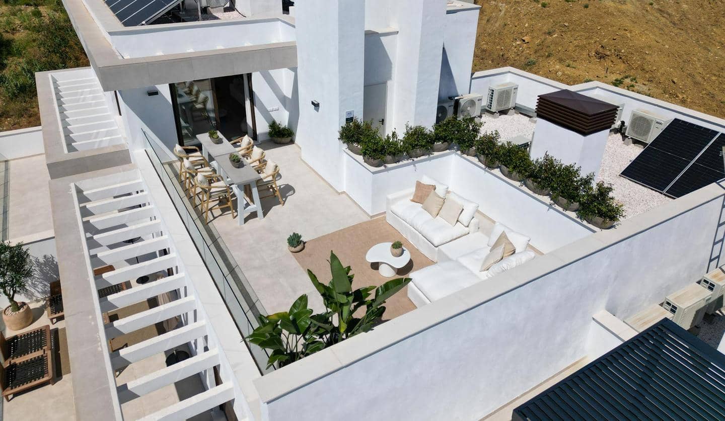 Piso de 3 habitaciones en Estepona en venta con piscina garaje - 739.000 € (Ref: 9348748)