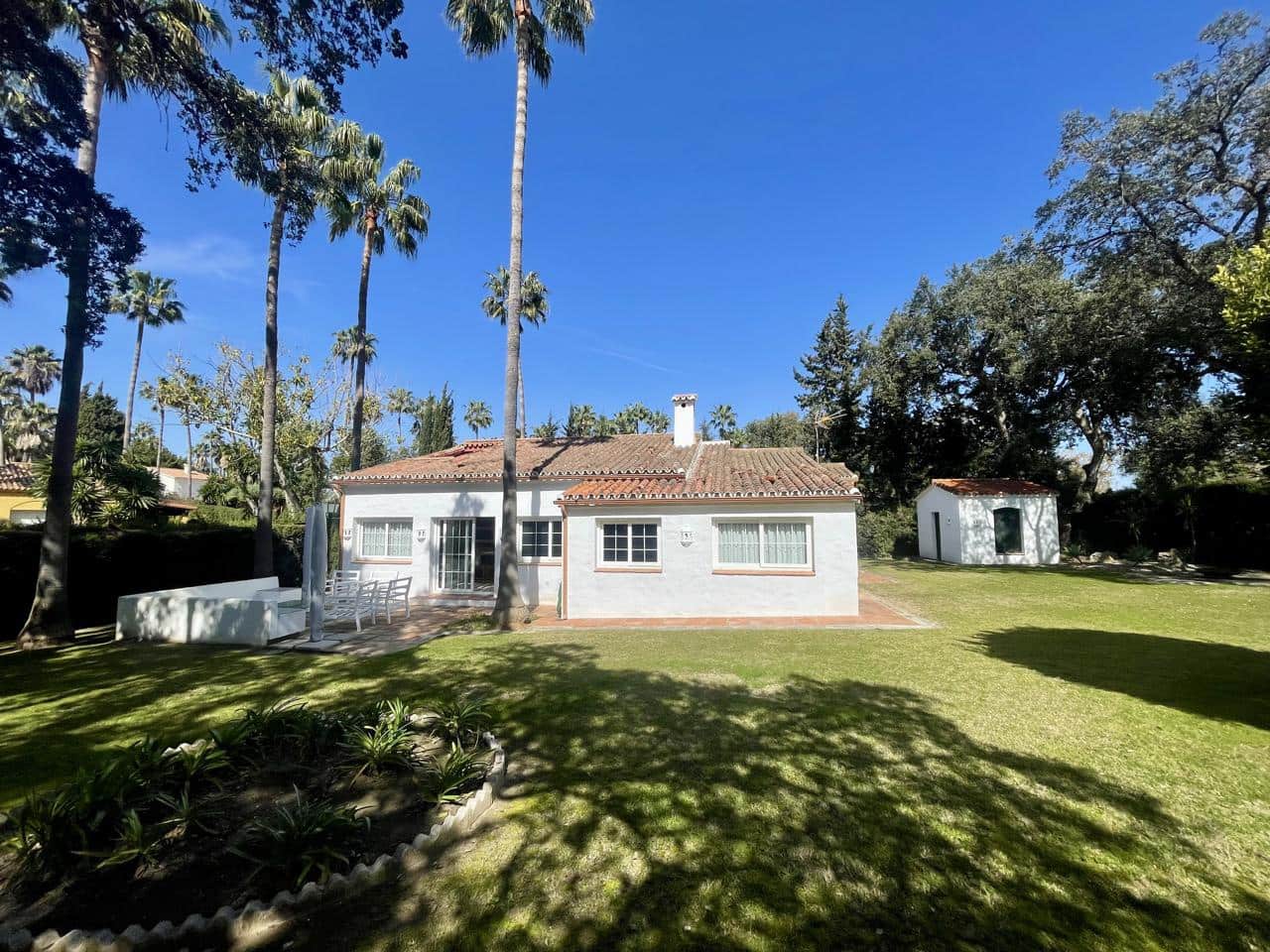 3 bedroom Villa for sale in Sotogrande with pool garage - € 860,000 (Ref: 9374735)