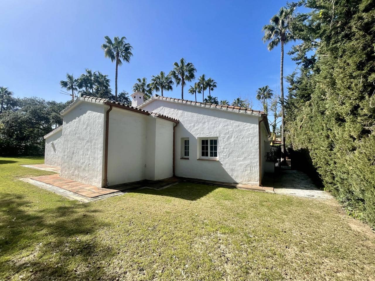 3 bedroom Villa for sale in Sotogrande with pool garage - € 860,000 (Ref: 9374735)