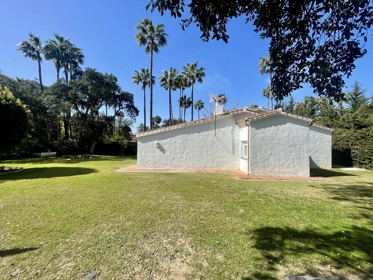 3 bedroom Villa for sale in Sotogrande with pool garage - € 860,000 (Ref: 9374735)