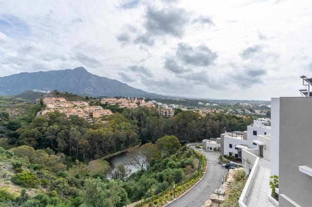 3 sypialnia Mieszkanie na sprzedaż w Puerto Banus, Marbella z basenem garażem - 950 000 € (Ref: 9384972)