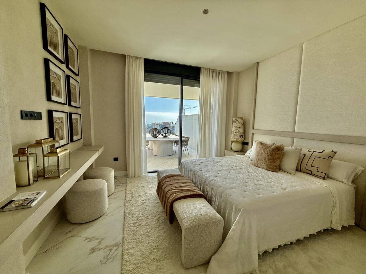 3 bedroom Flat for sale in Estepona with pool garage - € 1,409,000 (Ref: 9384973)