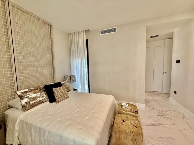 5 soveværelse Lejlighed til salg i La Concha - Resina Golf, Estepona med swimmingpool garage - € 1.679.000 (Ref: 9384974)