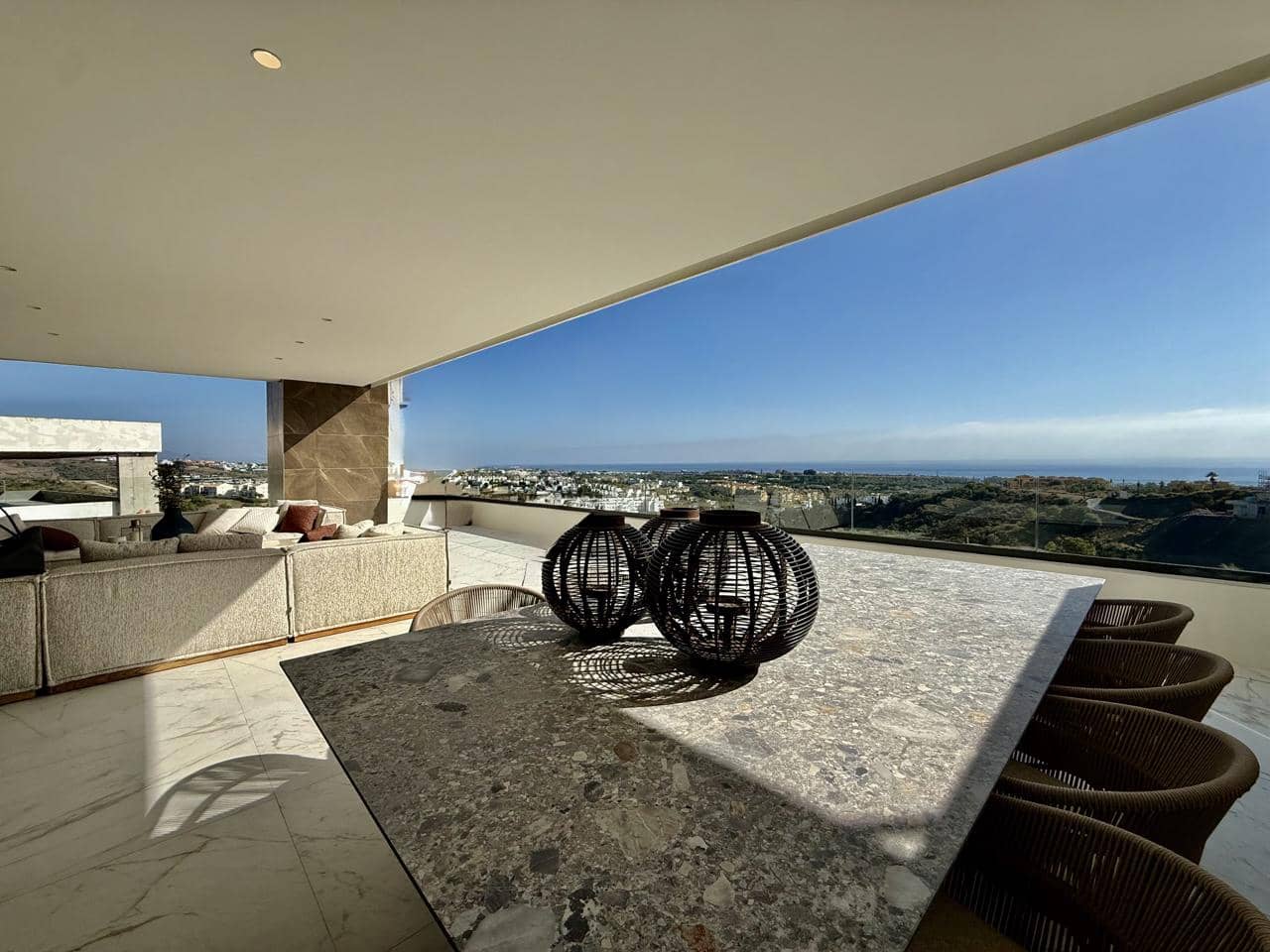 3 chambre Appartement à vendre à Estepona avec piscine garage - 1 373 000 € (Ref: 9384976)