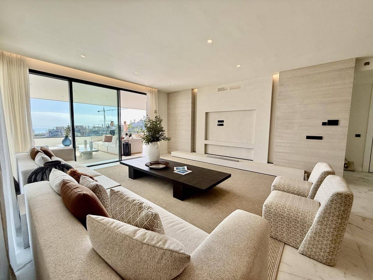 3 chambre Appartement à vendre à Estepona avec piscine garage - 1 373 000 € (Ref: 9384976)