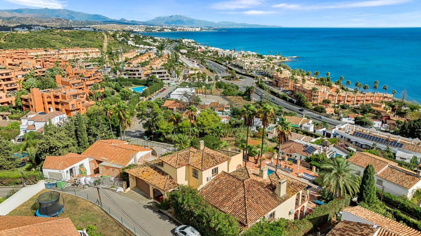 7 bedroom Villa for sale in Buenas Noches with pool - € 1,840,000 (Ref: 9386681)