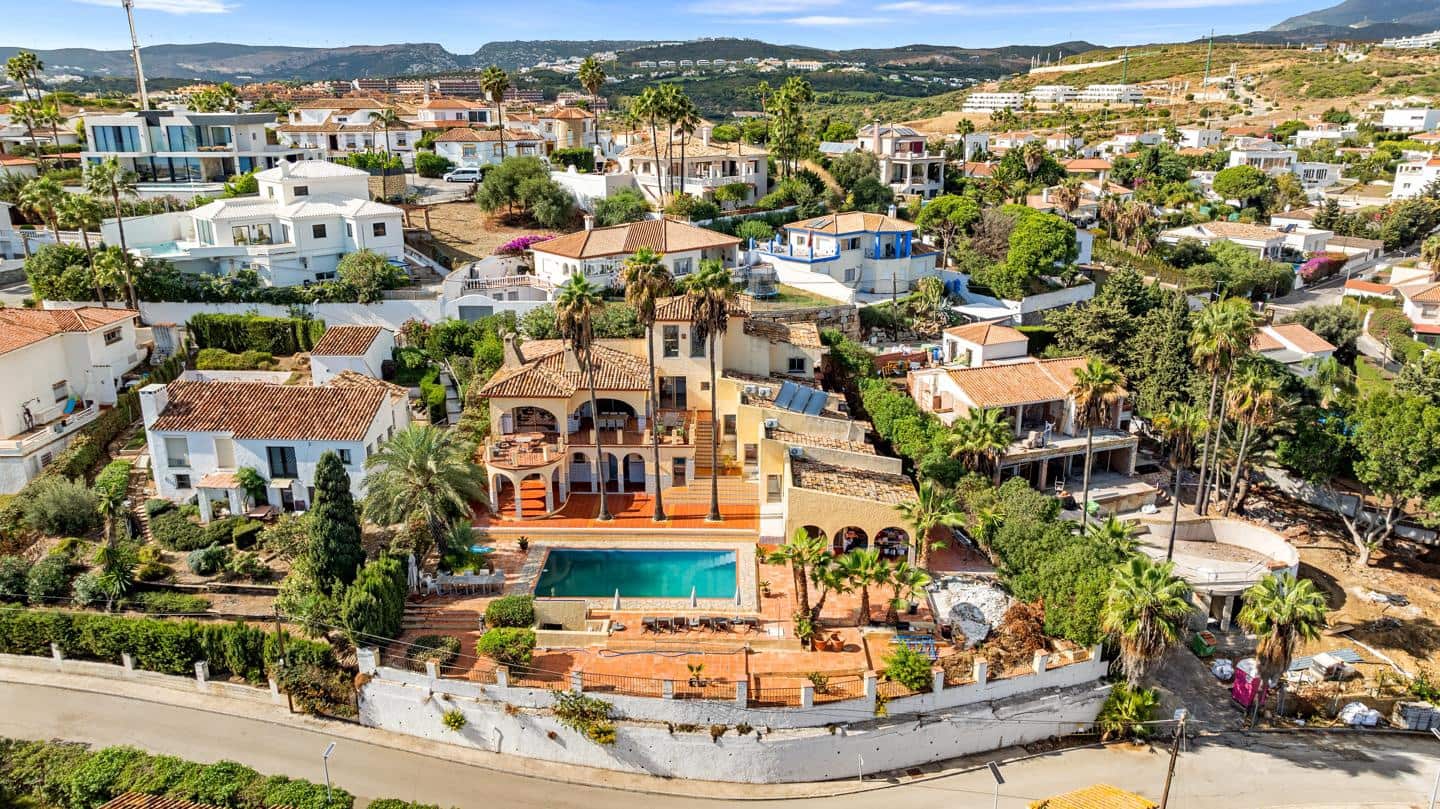 7 bedroom Villa for sale in Buenas Noches with pool - € 1,840,000 (Ref: 9386681)