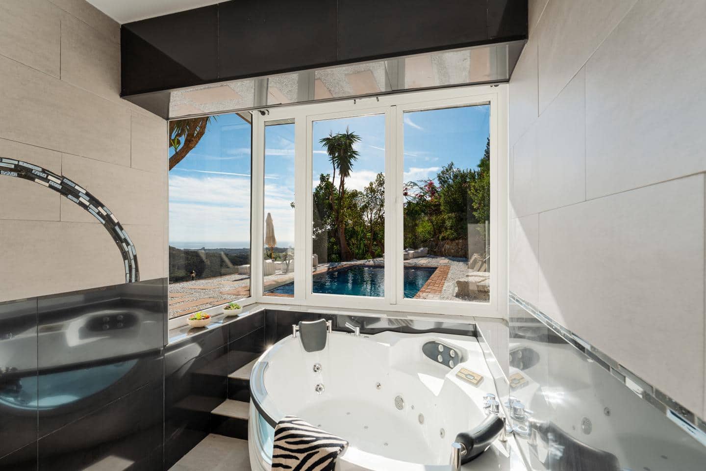 6 sovrum Villa till salu i Benahavis med pool garage - 3 295 000 € (Ref: 9408262)