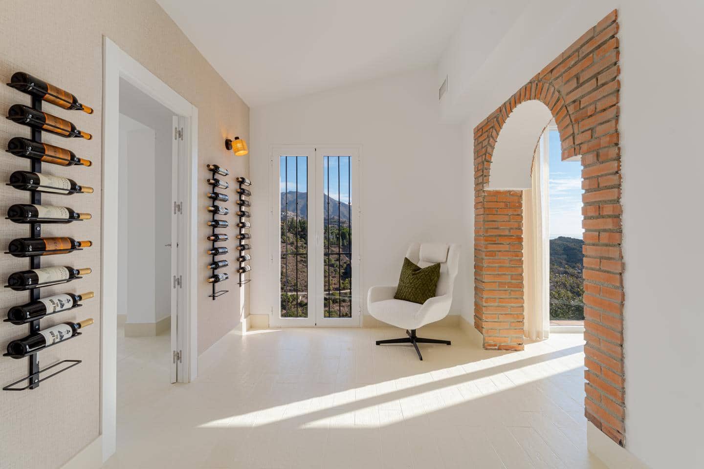 6 sovrum Villa till salu i Benahavis med pool garage - 3 295 000 € (Ref: 9408262)