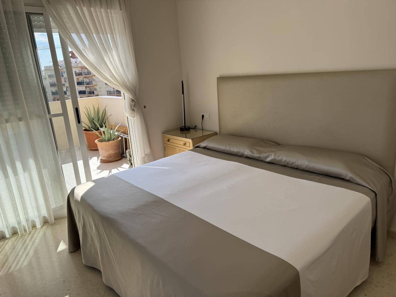 Piso de 4 habitaciones en Estepona en venta con garaje - 790.000 € (Ref: 9410052)