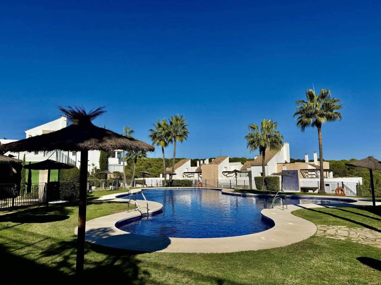 3 sovrum Lägenhet till salu i La Alcaidesa med pool garage - 310 000 € (Ref: 9415191)