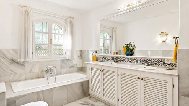 6 slaapkamer Villa te koop in Cancelada, Estepona met zwembad garage - € 3.250.000 (Ref: 9420646)