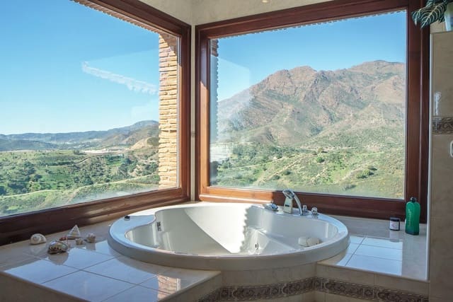 6 chambre Finca/Maison de Campagne à vendre à Altos de Estepona, Estepona avec piscine garage - 1 395 000 € (Ref: 9426741)