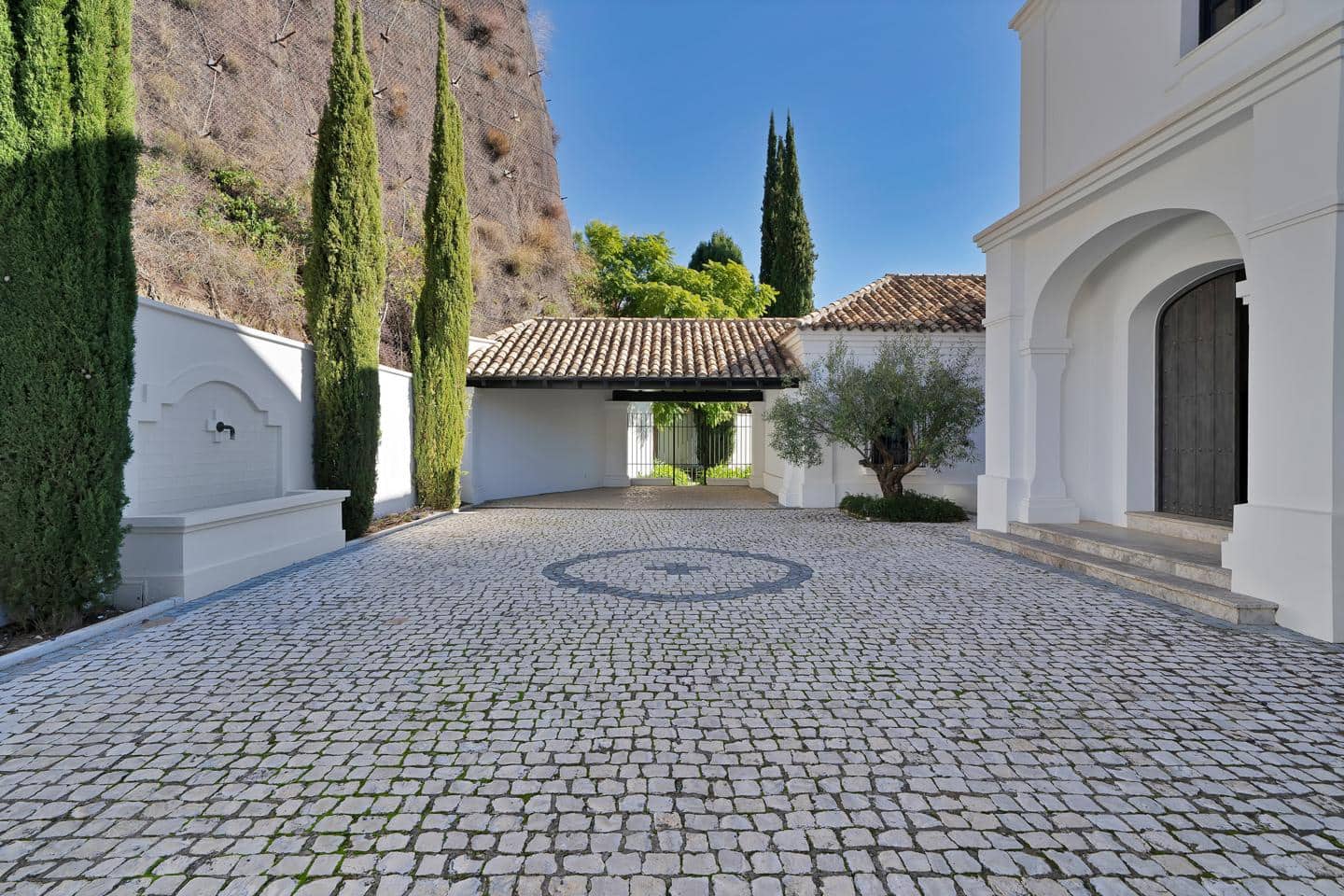 5 Zimmer Villa zu verkaufen in Benahavis mit Pool Garage - 4.950.000 € (Ref: 9451482)