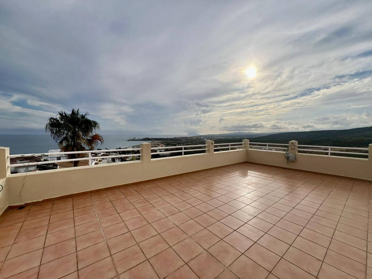 1 soverom Leilighet til salgs i Torreguadiaro med svømmebasseng garasje - € 246 000 (Ref: 9455709)