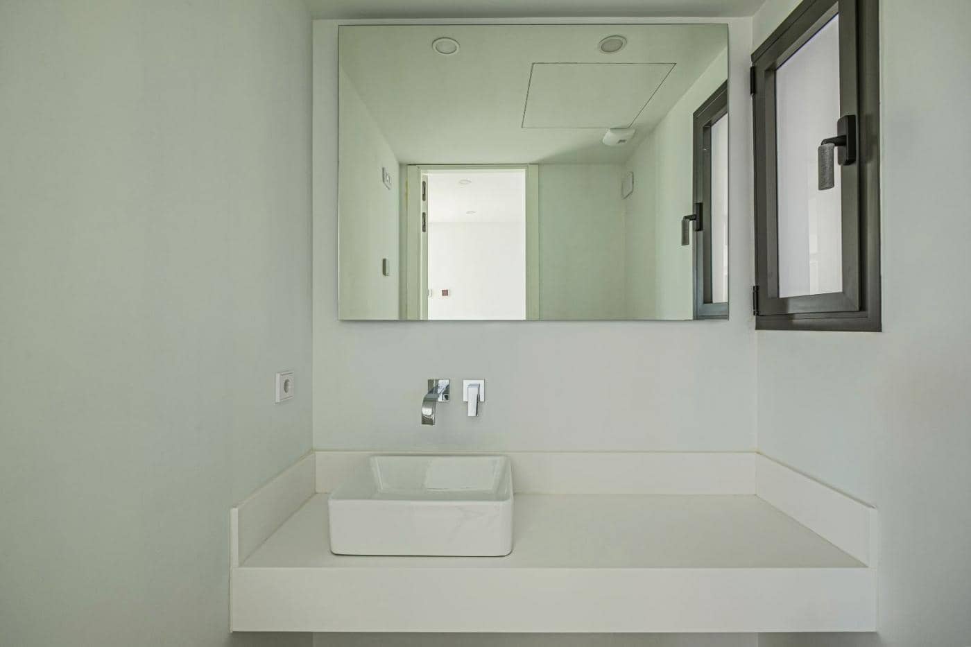 3 bedroom Villa for sale in Benahavis with pool garage - € 1,490,000 (Ref: 9483259)