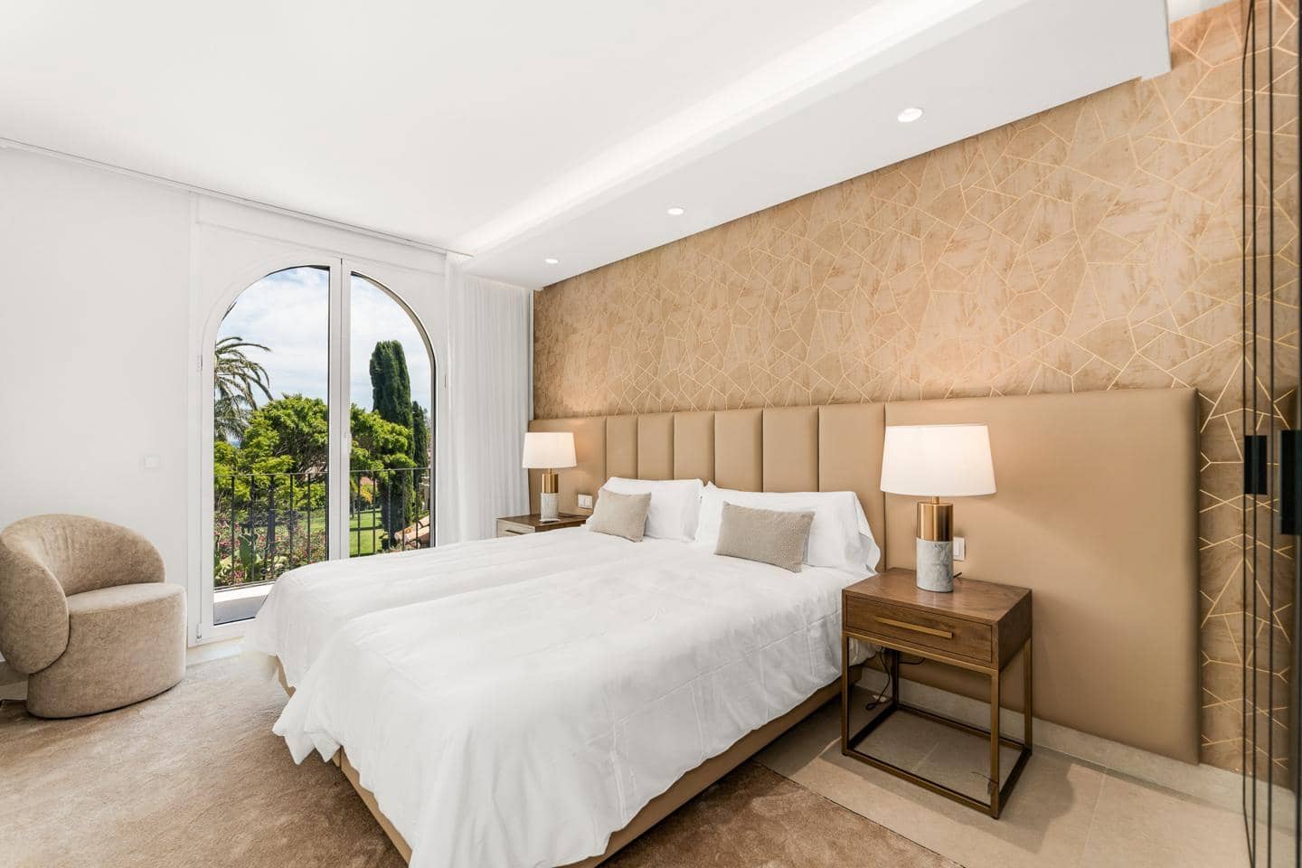 4 Zimmer Villa zu verkaufen in Estepona mit Pool Garage - 2.599.000 € (Ref: 9489862)