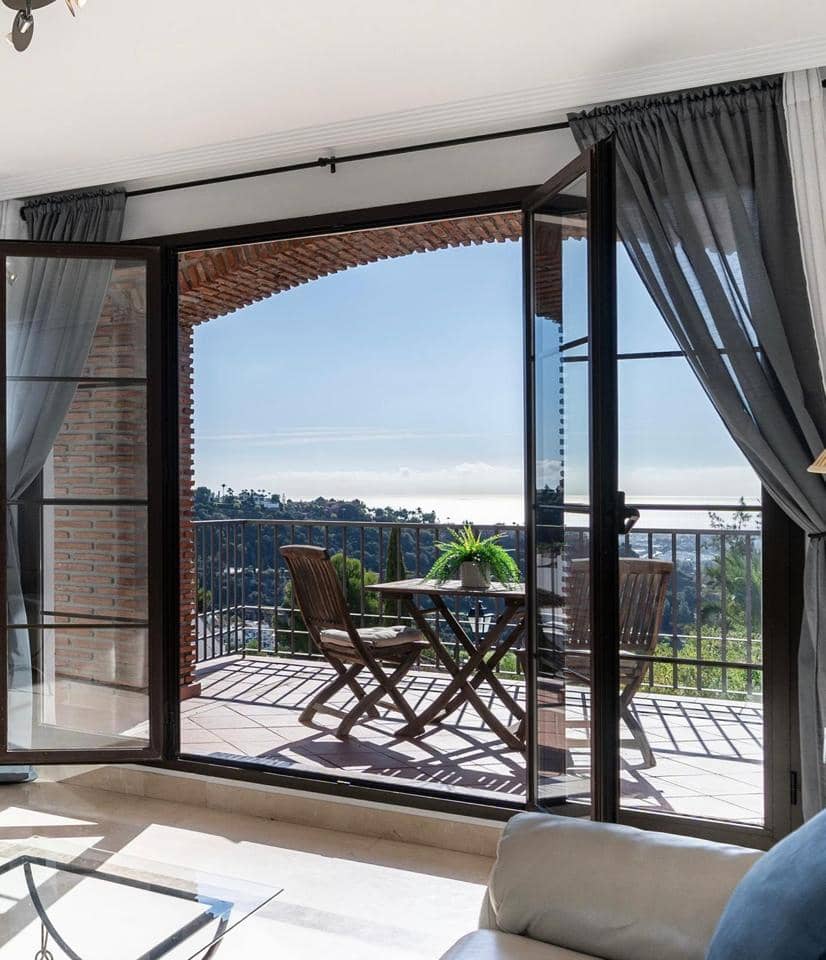 2 bedroom Flat for sale in Benahavis with pool garage - € 465,000 (Ref: 9492725)