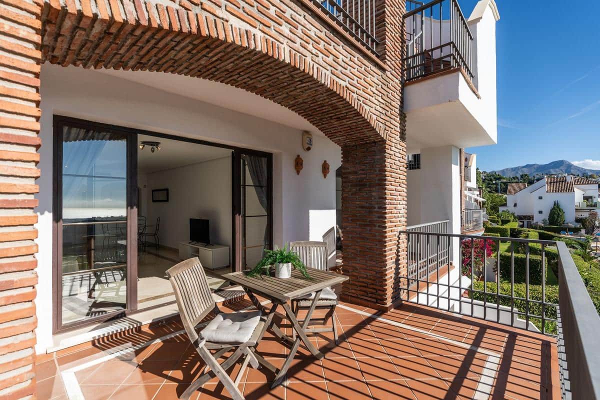 2 bedroom Flat for sale in Benahavis with pool garage - € 465,000 (Ref: 9492725)